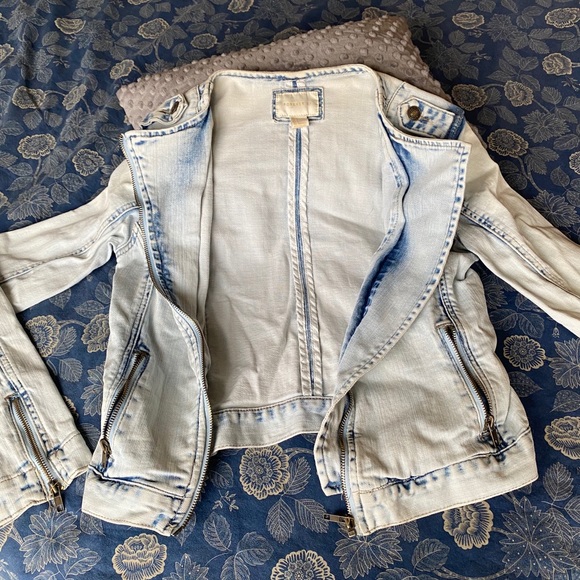 Forever 21 Denim Jacket - Picture 5 of 10